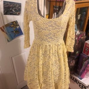 Floral yellow lace dress 💛